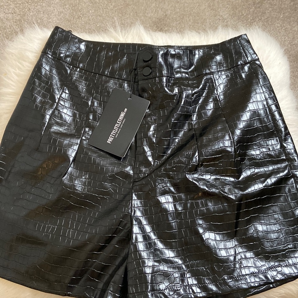PrettyLittleThing Women’s Shorts Size 6